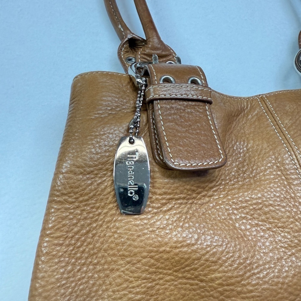 Tignanello Tan Leather Shoulder Bag with Slouchy Silhouette - Picture 4 of 6